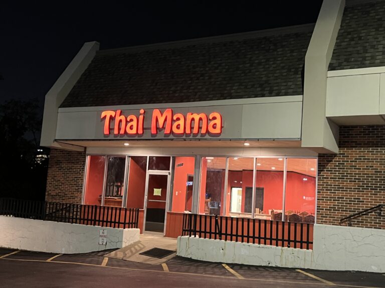 Thai Mama Thai Restaurant Maryland Heights Missouri   MyStock Thai Mama Night 768x576 